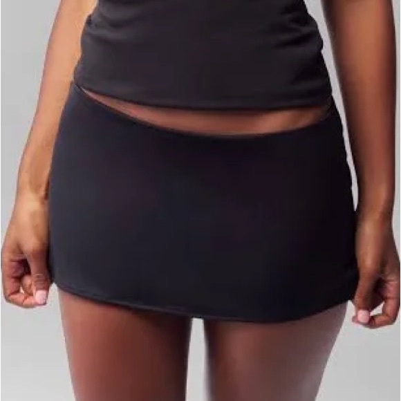 Danielle Guizio Micro Mini stretch skirt - Picture 2 of 3
